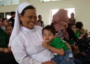 Bekerjasama dengan Lembaga Lain biarawati