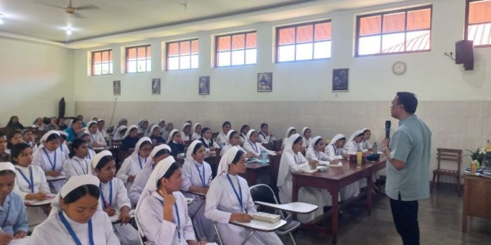 Rabu Abu adalah waktu untuk mengosongkan diri dari ego, agar kita bisa dipenuhi oleh kasih-Nya yang tak terbatas. Dan apabila kamu berpuasa, janganlah muram mukamu seperti orang munafik.(Matius 61 (11)