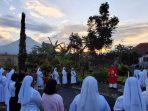 Rabu Abu adalah waktu untuk mengosongkan diri dari ego, agar kita bisa dipenuhi oleh kasih-Nya yang tak terbatas. Dan apabila kamu berpuasa, janganlah muram mukamu seperti orang munafik.(Matius 61 (14)